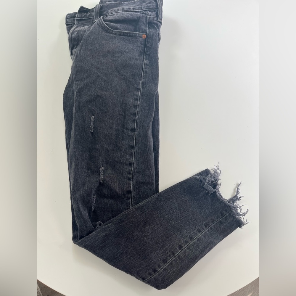 Straight-Leg Ripped Levi’s Jean